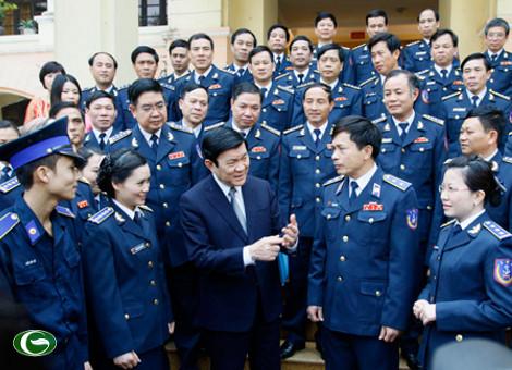 ທ່ານປະທານປະເທດ ເຈືອງເຕີນຊາງ ຢ້ຽມຢາມ ແລະ ເຮັດວຽກກັບ ກົມຕຳຫຼວດທະເລ ຫວຽດນາມ